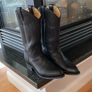 Frye Billy Pull on tall black leather  9 M